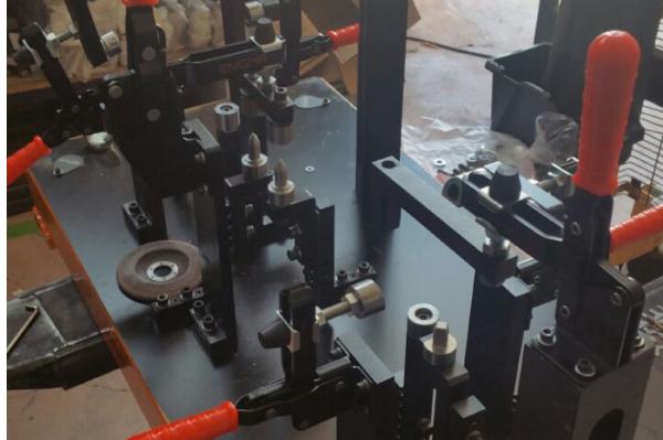 Vertical Toggle Clamps With Solid Arm