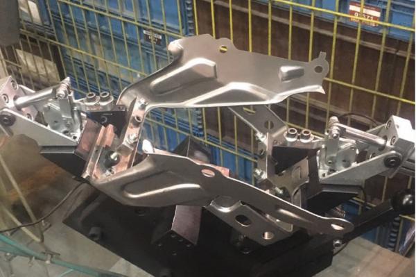 pneumatic toggle clamp